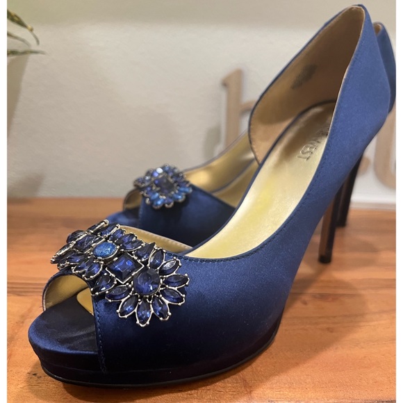Nine West • Blue satin heel with embellishment • Size 7 - Picture 6 of 6